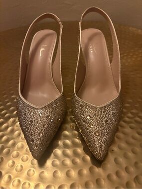 Nicole Miller Gold Sparkle Embellished Slingback Heels - Champagne Size 8